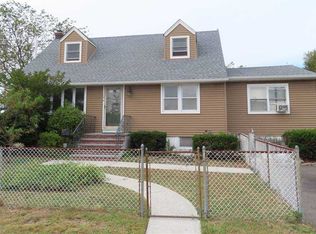 146 W Hampton Rd, Lindenhurst, NY 11757