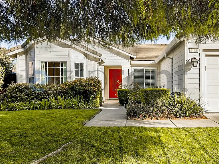1465 Valley Glen Dr — Photo 2