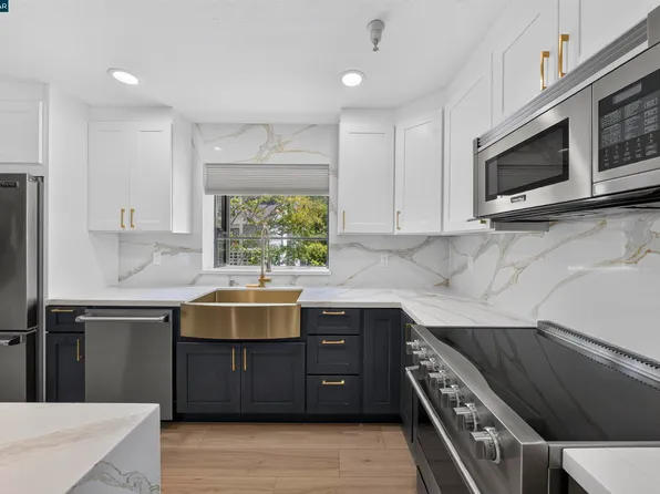 2578 Oak Rd APT 215, Walnut Creek, CA 94597