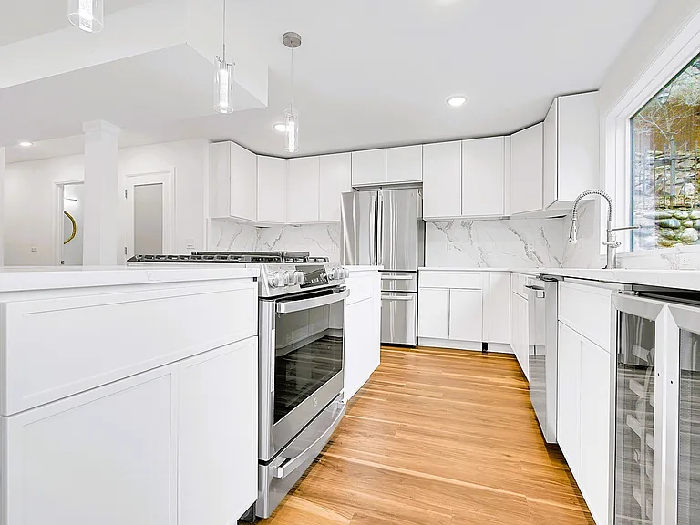325 14th Ave — Photo 6