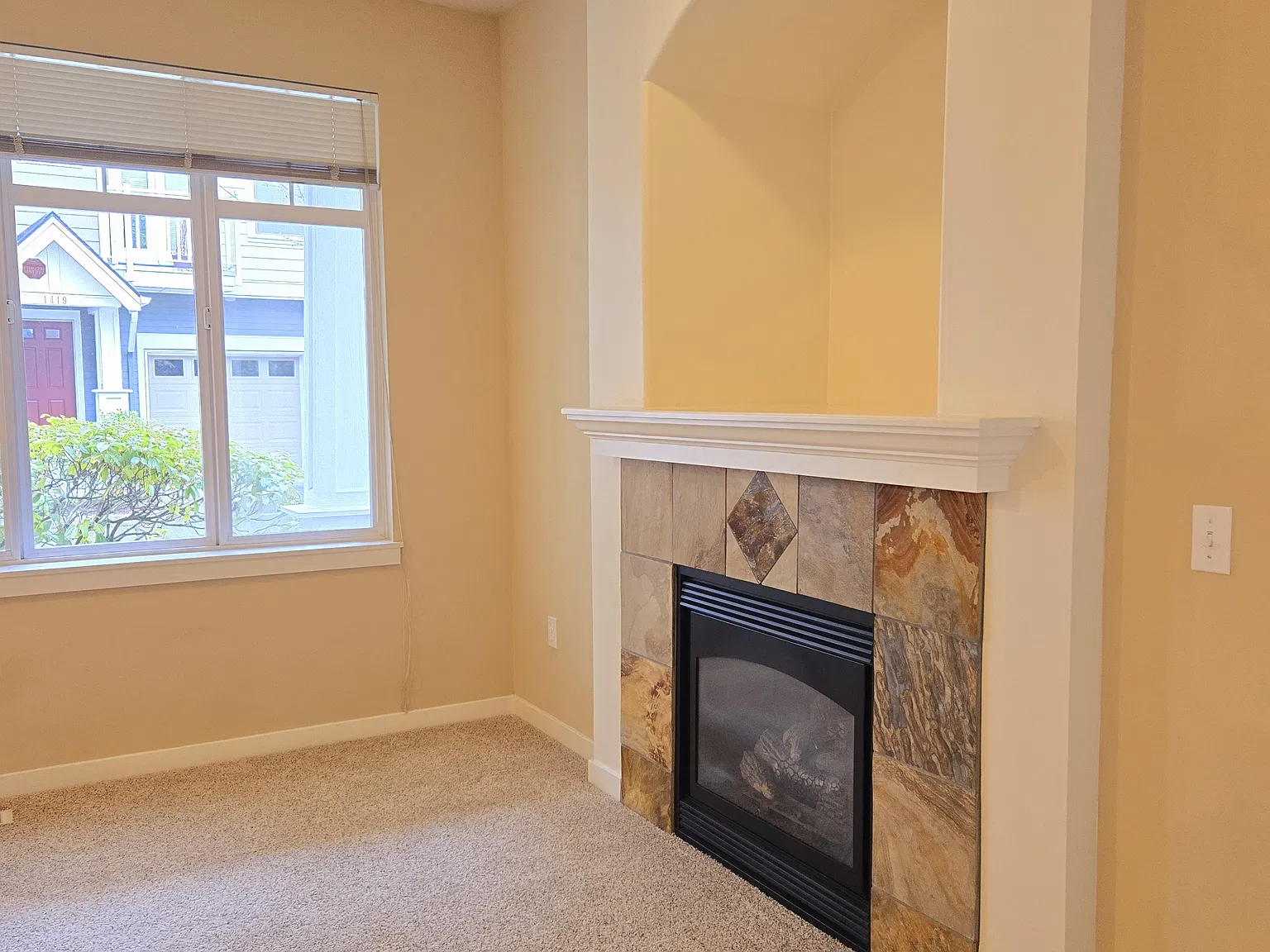 2 bed, 950 sqft, $3,000 — Photo 3