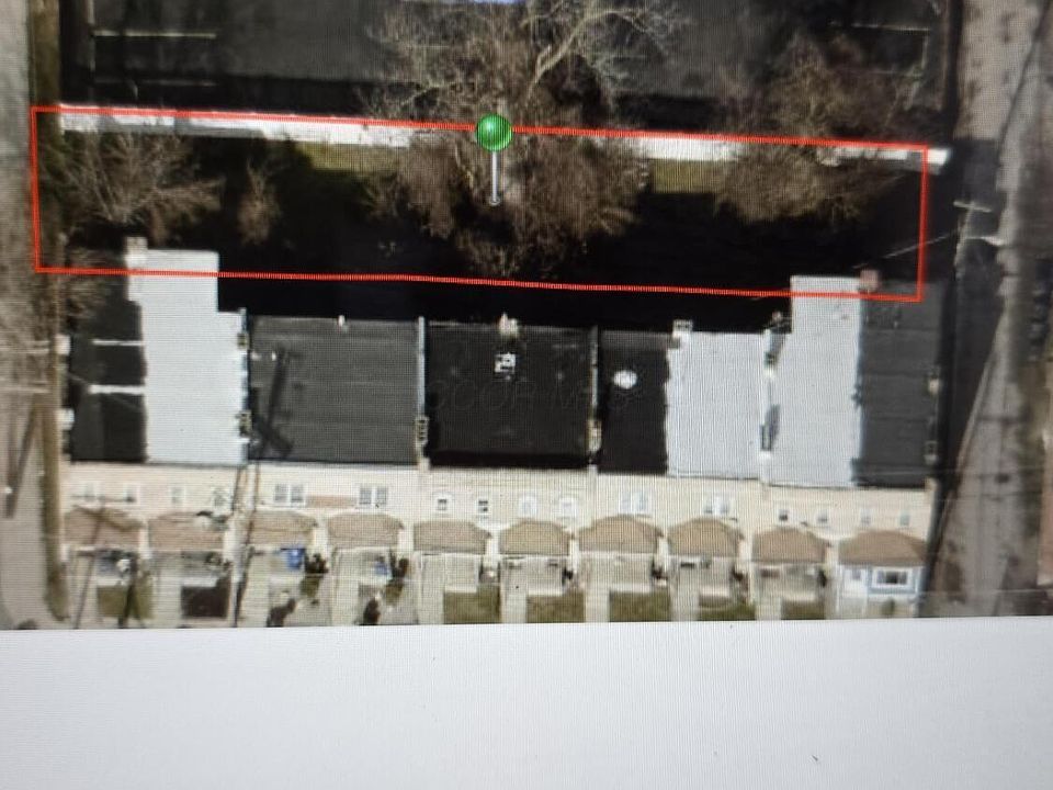 2nd image of 456 Saint Clair Ave
