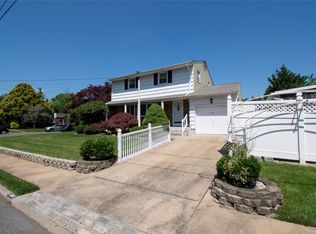 2083 Elm Pl, Merrick, NY 11566