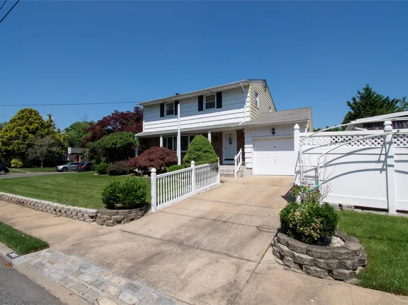 2083 Elm Place, Merrick, NY 11566