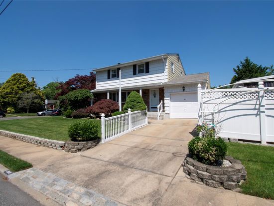 2083 Elm Place, Merrick, NY 11566
