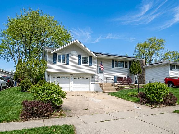 3rd image of 630 Clover Ln