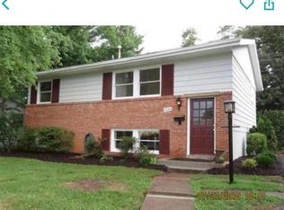 1043 S Ironwood Rd, Sterling, VA 20164