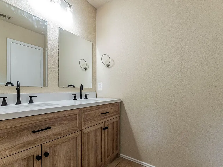 7106 Thannas Way — Photo 16