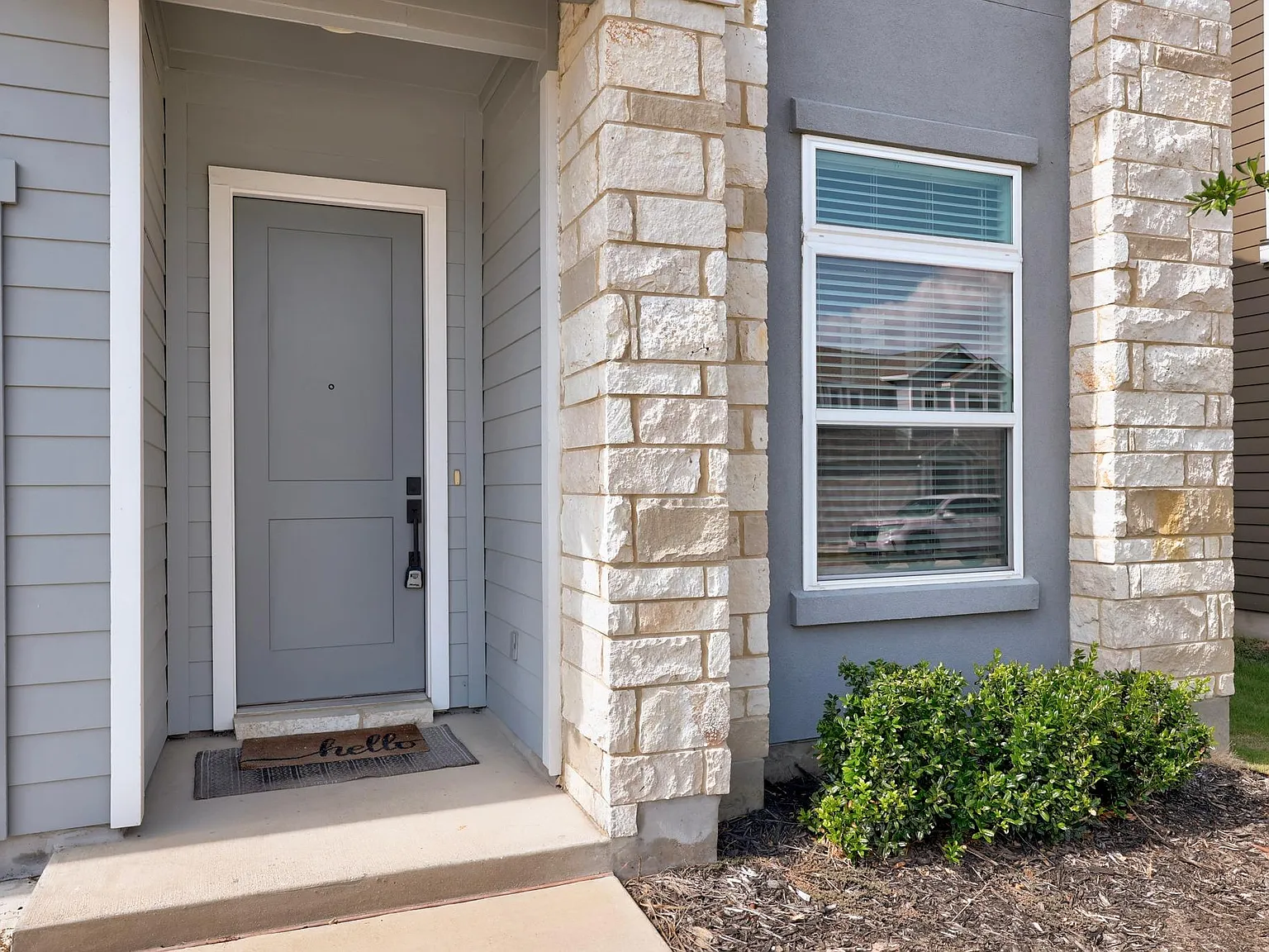 3 bed, 3.0 bath, 1717 sqft, $2,300 — Photo 4