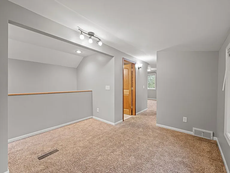 1711 Rose Pl — Photo 21