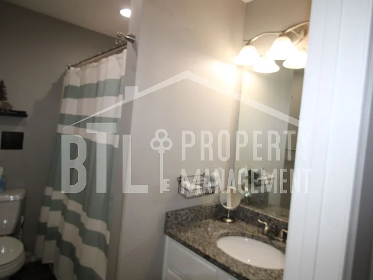 2907 Vineyards Pkwy #2 — Photo 22