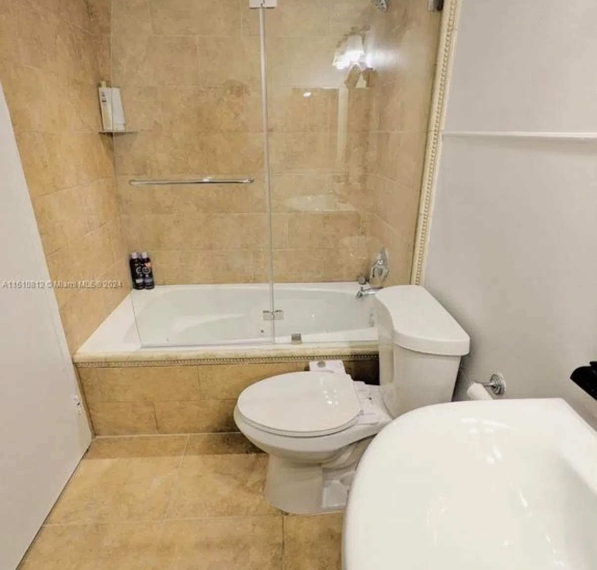 2 bed, 1030 sqft, $2,890 — Photo 3