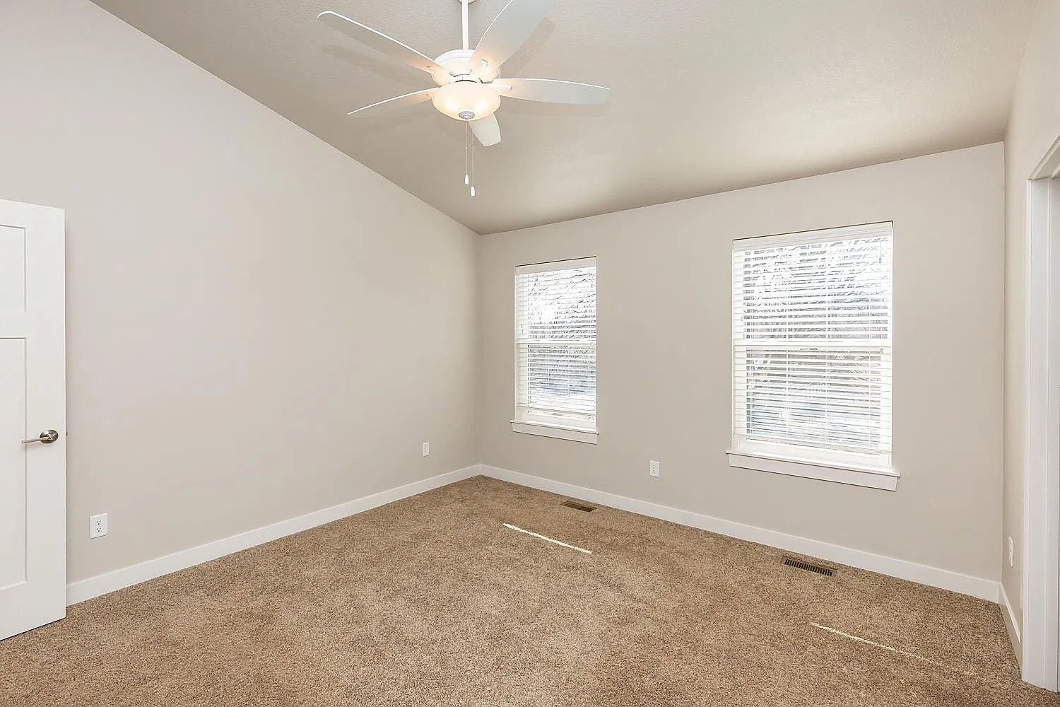 3 bed, 1350 sqft, $1,585 — Photo 4