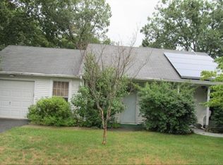 138 Wesleyan Ln, Ridge, NY 11961