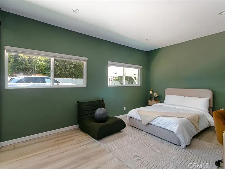 22841 Calvert St — Photo 32