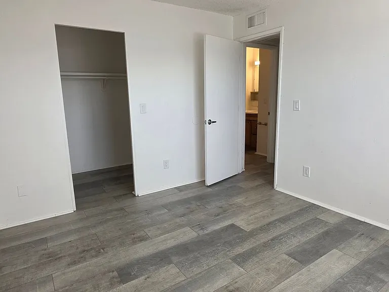 Oakwood Terrace **1 MONTH FREE MOVE IN SPECIAL — Photo 26