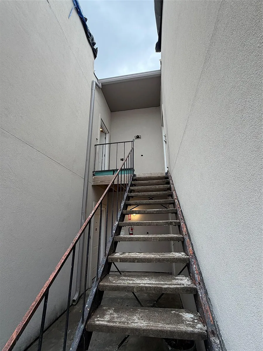 Building Photo - 2425 Augusta Dr #36
