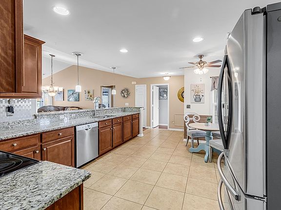 5th image of 845 Bonita Loop