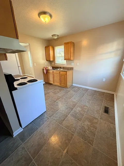 2 bed, $1,250 — Photo 4