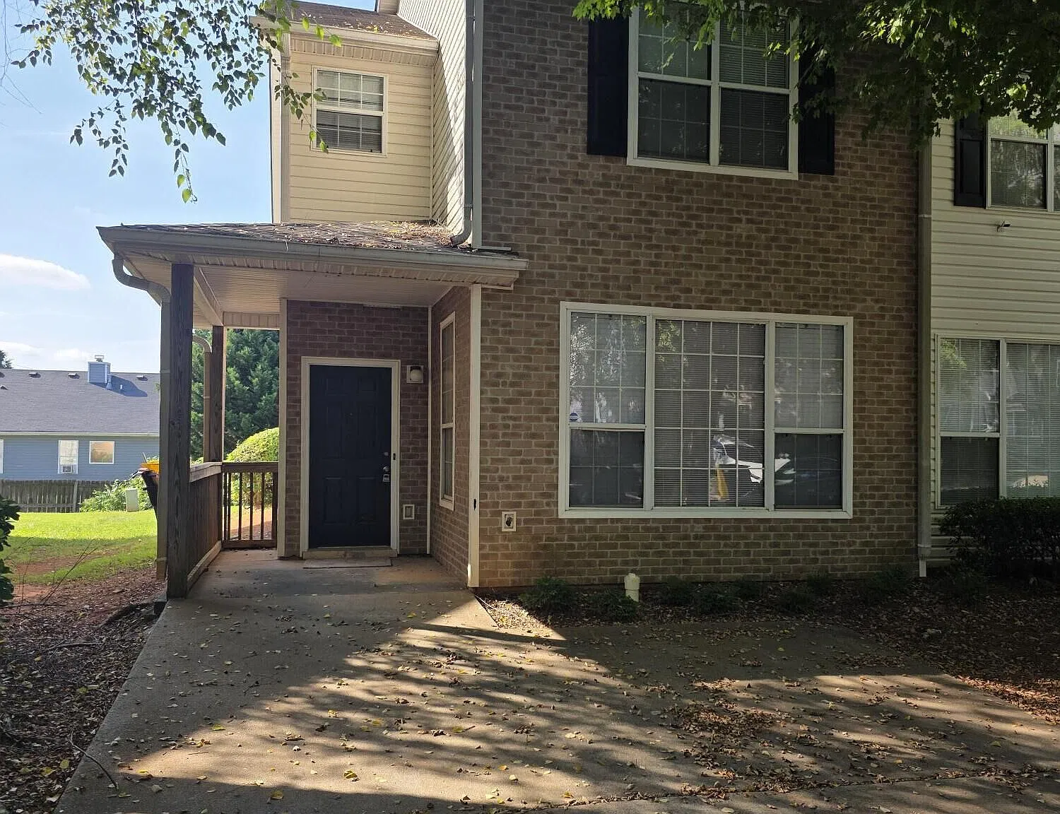 3 bed, 2.5 bath, 1470 sqft, $1,500 — Photo 2