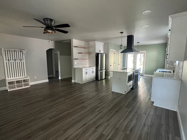1103 Oak Knoll Ter SE — Photo 2