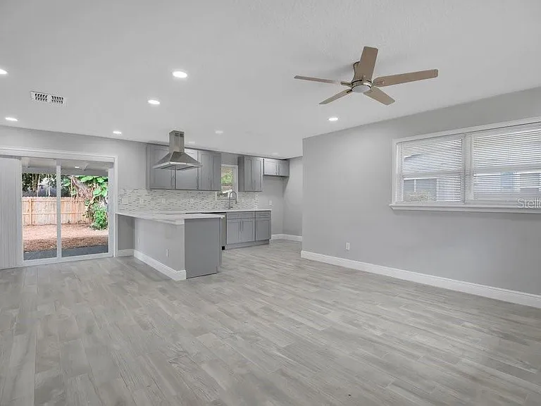2115 Messina Ave — Photo 7