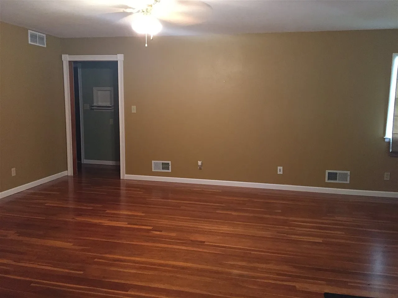 3 bed, 1331 sqft, $1,400 — Photo 3