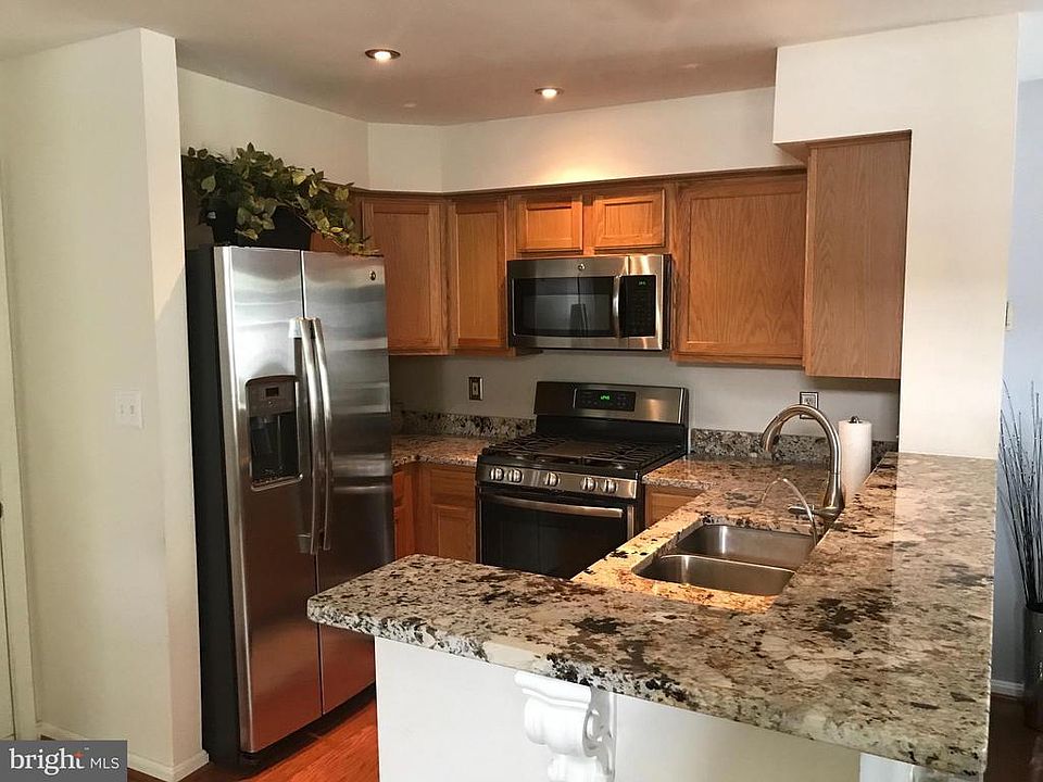 2nd image of 9808 Spanish Oak Way #114
