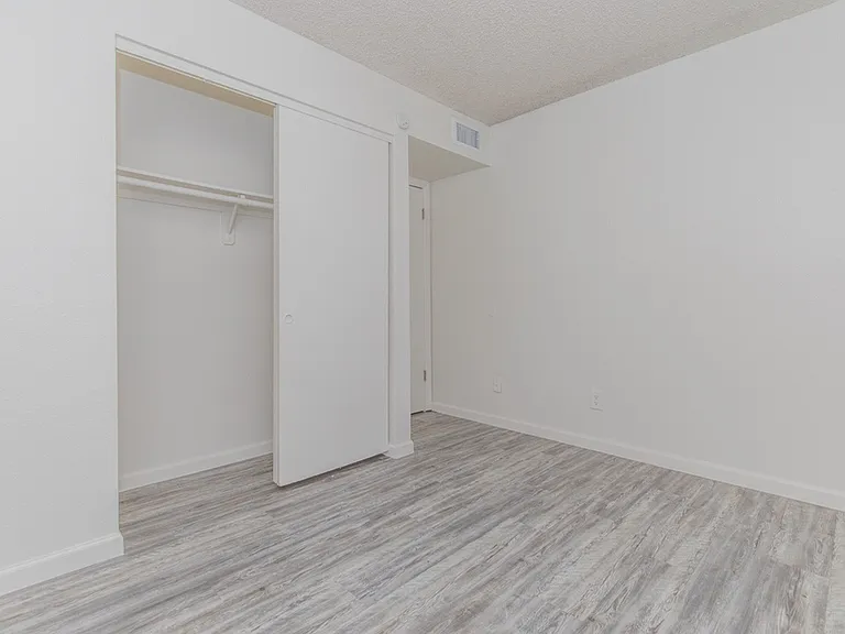 1325 W Guadalupe Rd — Photo 40