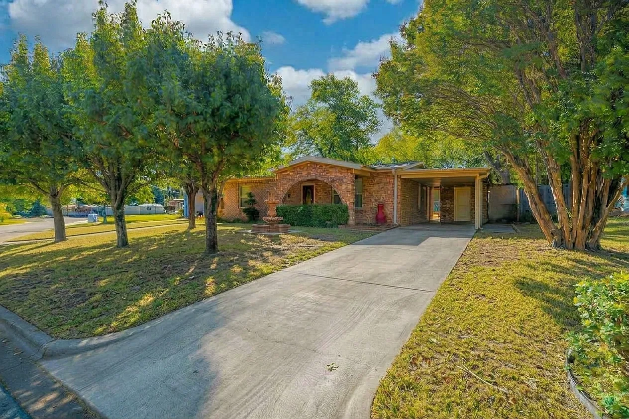 3 bed, 1179 sqft, $1,700 — Photo 2