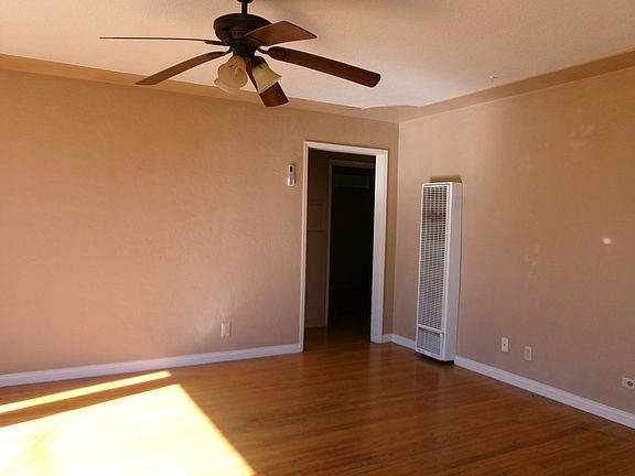 3rd image of 3034 Sacramento St