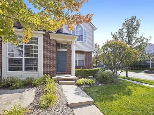 24204 Alexa Dr, Walled Lake, MI 48390