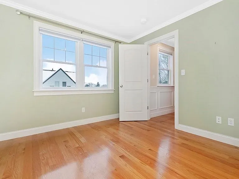 68 Waverley Ave #2 — Photo 14