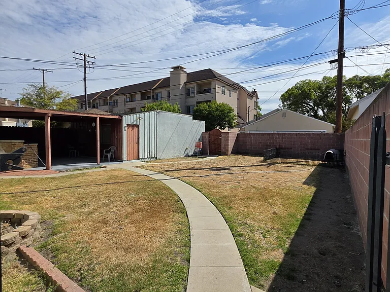1232 N Screenland Dr — Photo 14