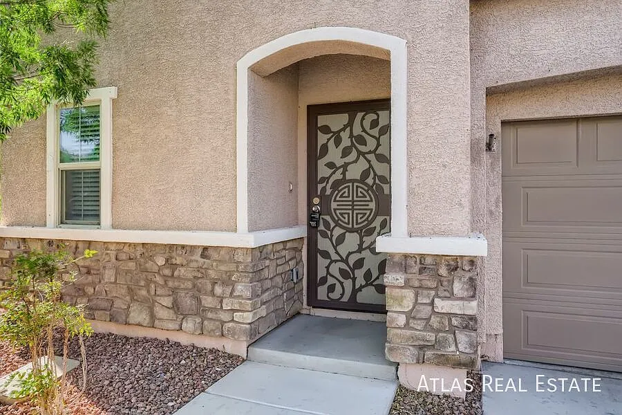 Beautiful Corner Lot Home! 3 Beds with Tile Flooring and Granite Counter Tops! — Photo 2
