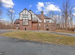 16001 Amina Dr, Burtonsville, MD 20866