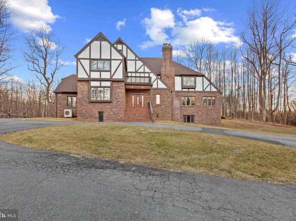 16001 Amina Dr, Burtonsville, MD 20866