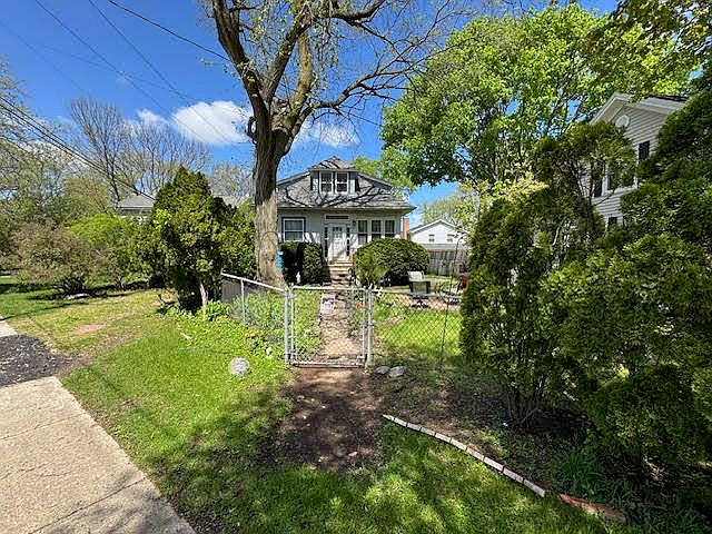 1st image of 416 Illinois Rd