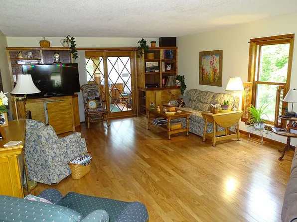 21 Railroad St, Lancaster, NH 03584