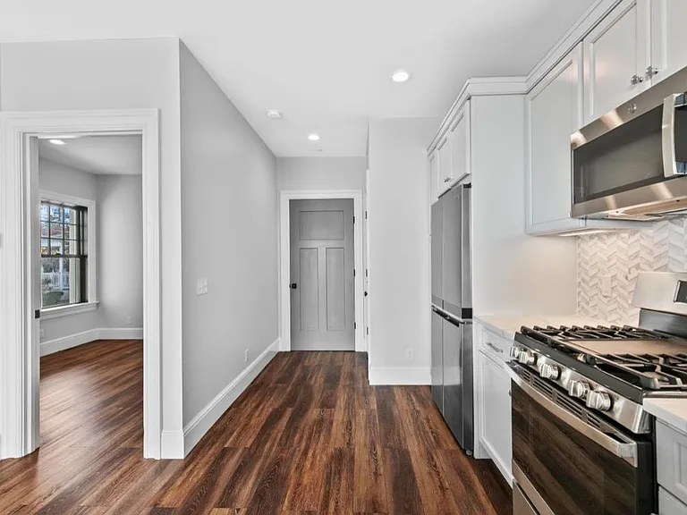 "Carlisle" -1BR / 1BA @ 96 East Ave