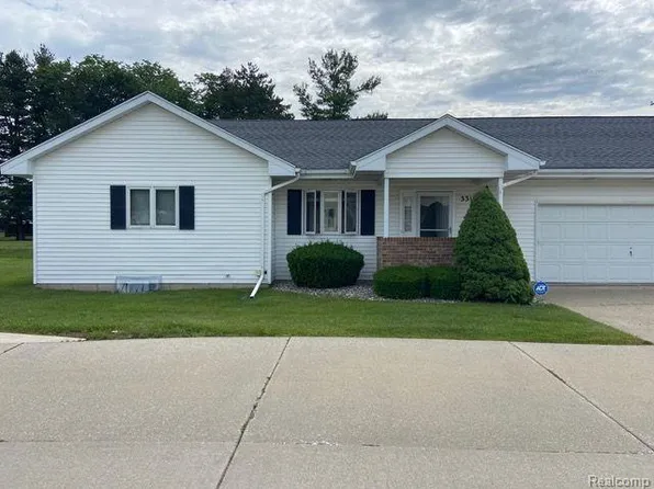 3318 Pine Villa Ct, Grand Blanc, MI 48439