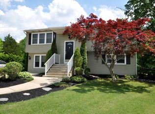 1 Ridgeway Ln, Southampton, NJ 08088