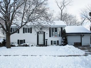 413 Beaver Dr, Streamwood, IL 60107