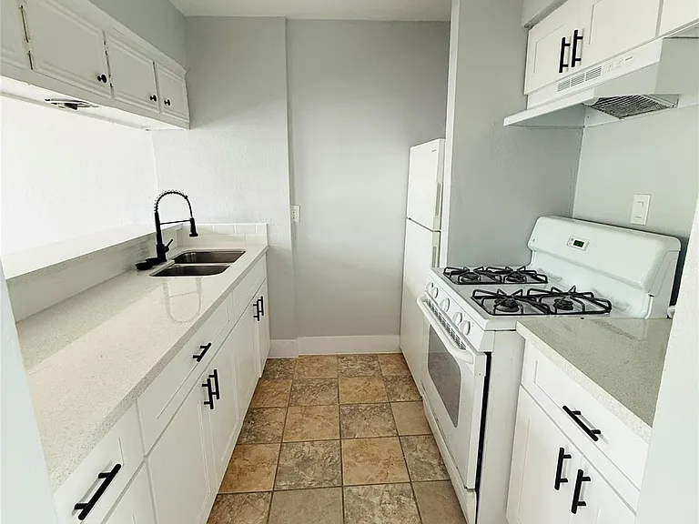 1125 Ann St #13 — Photo 1