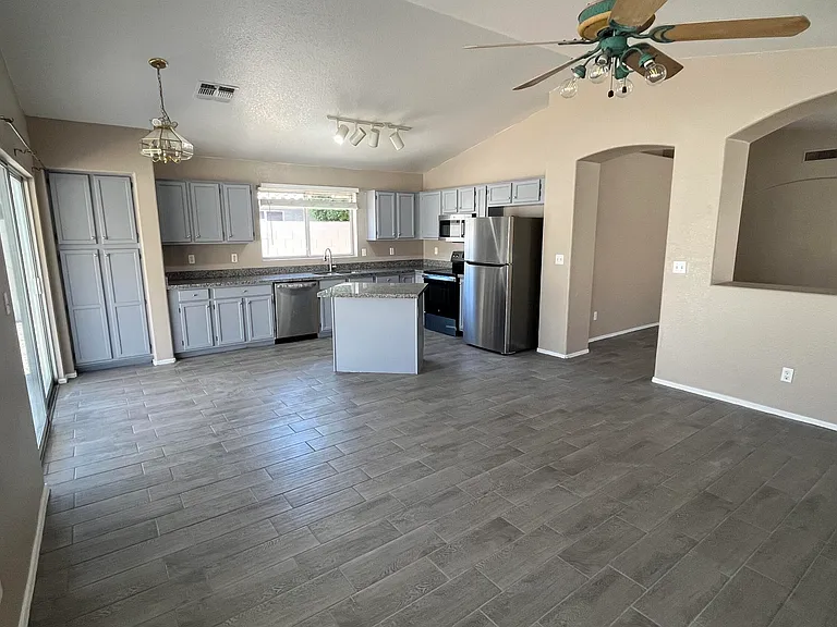 1690 E Countrywalk Ln — Photo 6