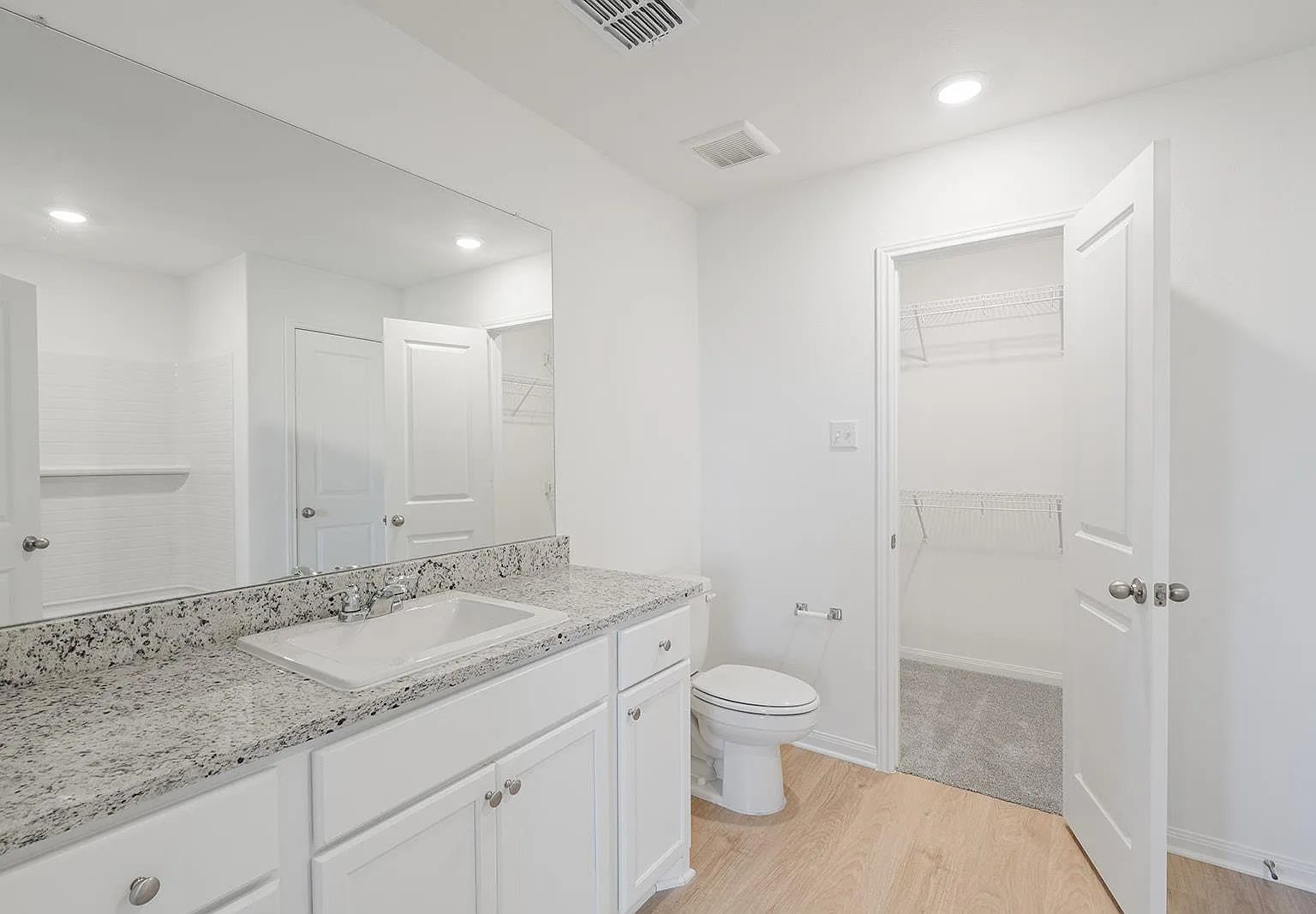 3 bed, 2.0 bath, 1305 sqft, $2,285 — Photo 4