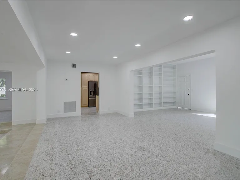 616 SW 11th Ct — Photo 10