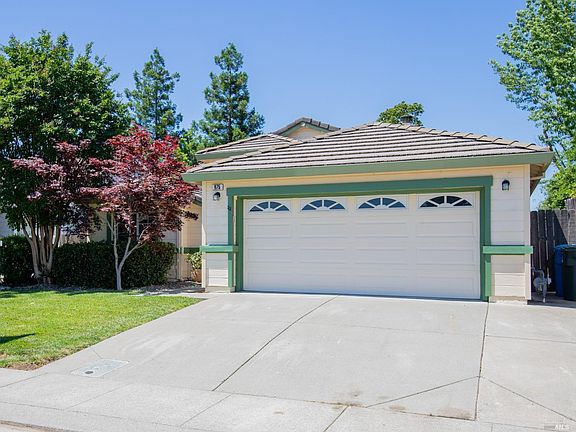 3rd image of 975 Regina Way