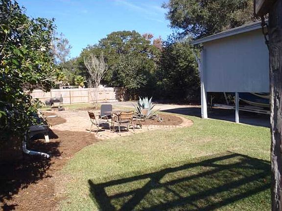 3rd image of 622 Country Club Ave