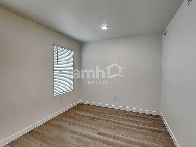 1284 W Mahogany St — Photo 15